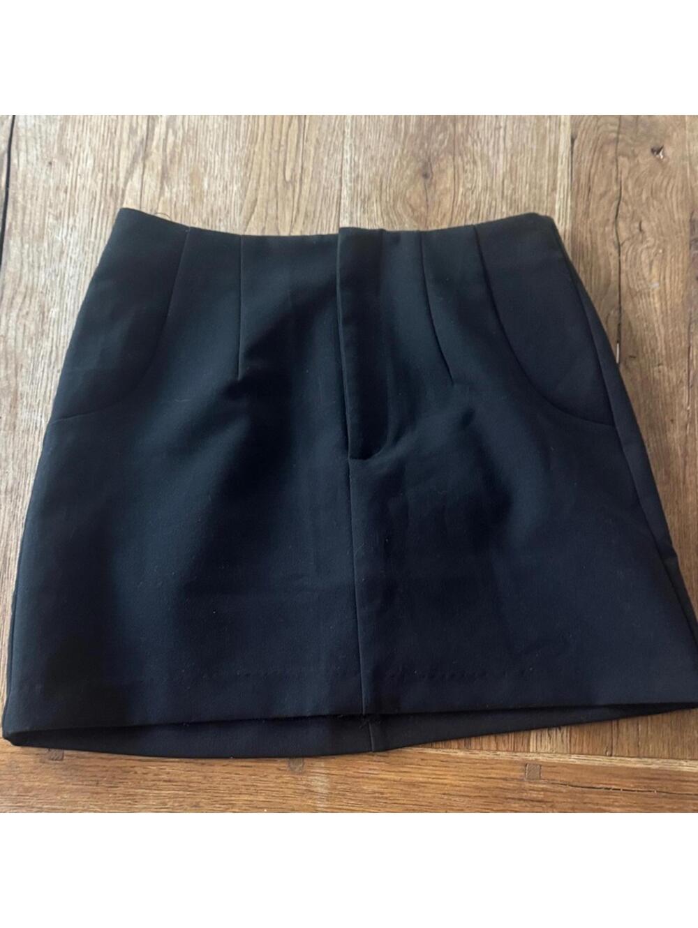 PULL & BEAR MINI SKIRT SIZE MEDIUM